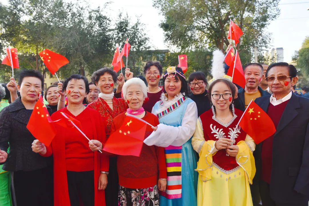 民族团结一家亲民族团结共建大美青海心手相牵共创美好未来