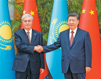 习近平会见哈萨克斯坦总统托卡耶夫